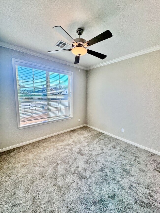 Building Photo - 4/2 Creekside Home