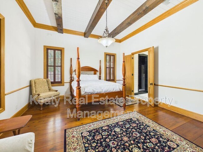 Building Photo - 104 Studio Ct