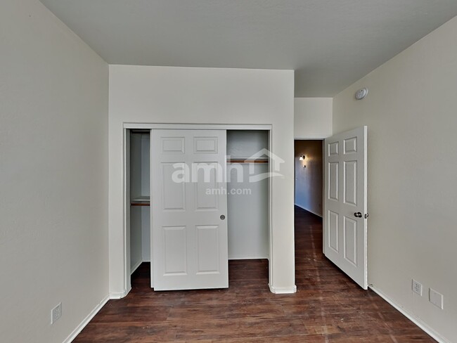 Building Photo - 1720 S Valle Verde