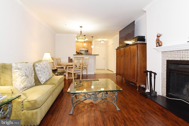 Building Photo - 3175 Summit Square Dr