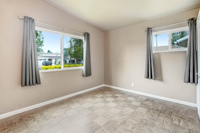 Building Photo - 6437 Graves Ave