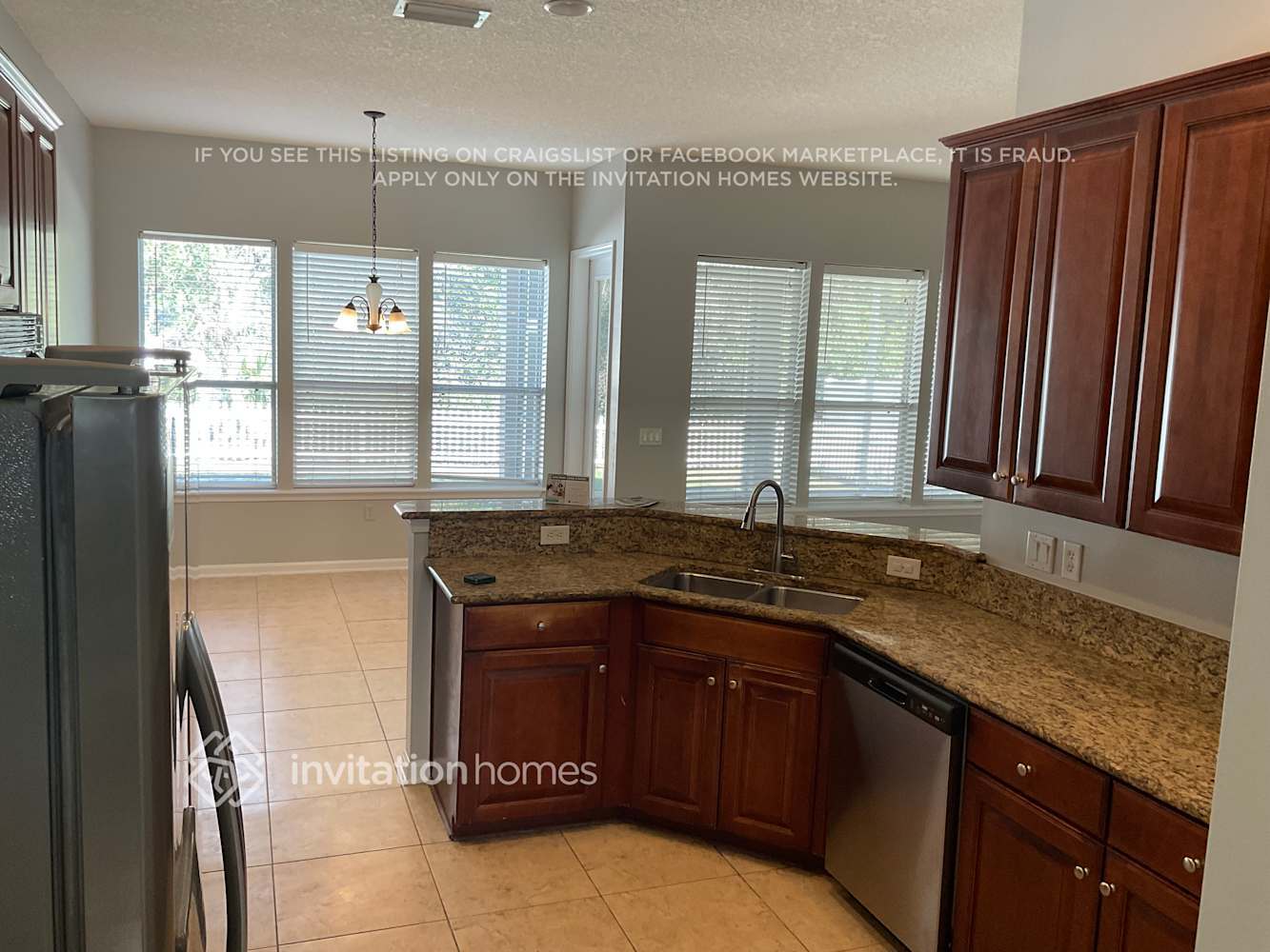 Building Photo - 216 N Hidden Tree Dr