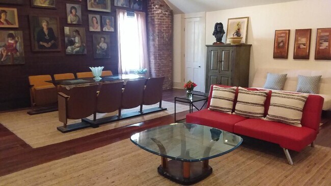 Living/Dining Area - 1221 N Tonti St