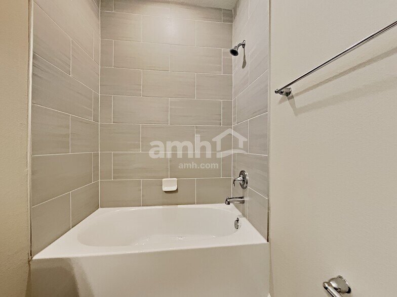 Building Photo - 194 Edge Park Trl