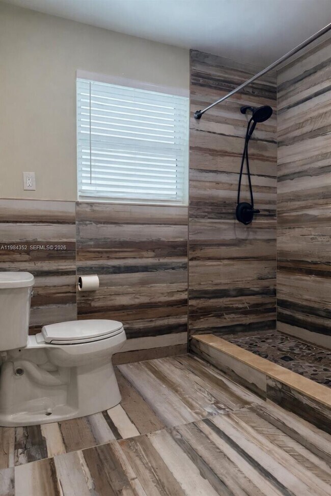 Building Photo - 6527 NW 2nd St