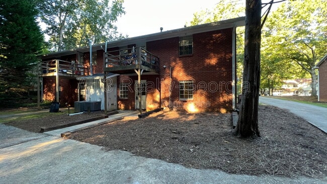 Building Photo - 135 Meadowbrook Ct