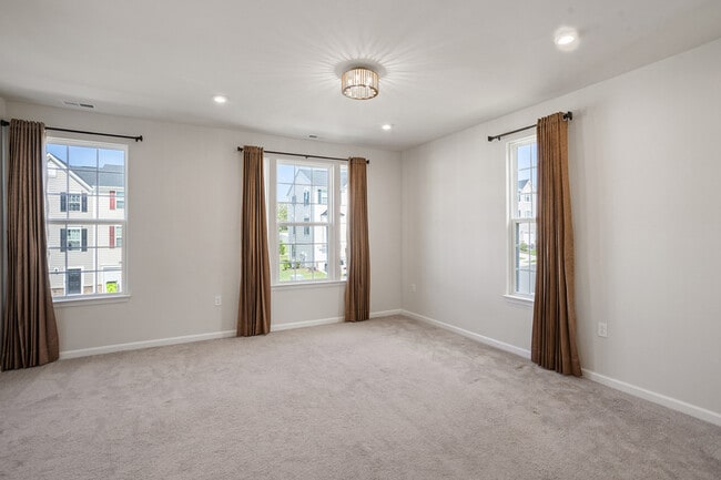 Building Photo - 915 Romeria Dr