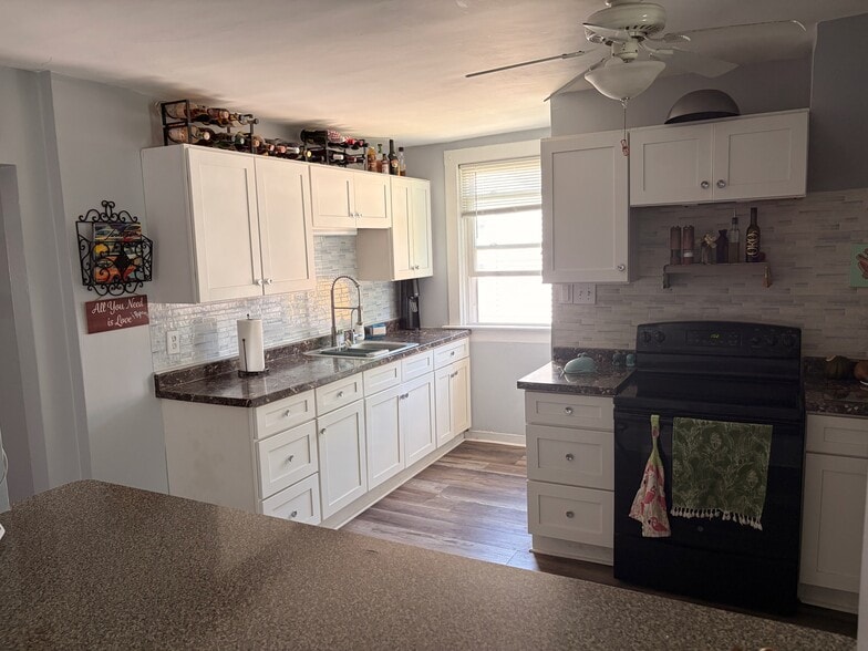 Kitchen - 2762 N Oakland Ave