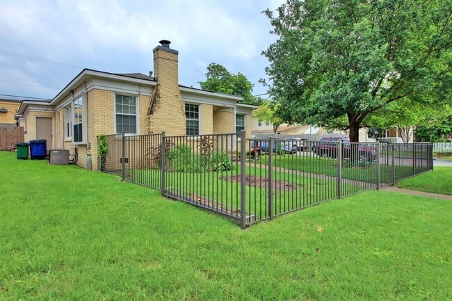 Building Photo - 1408 W 47th St