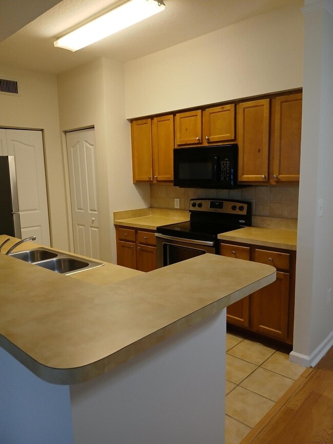 Building Photo - 9857 Baywinds Blvd