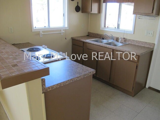 Building Photo - ALII DRIVE 2 BD /1BA SINGLE FAMILY HOME 77...