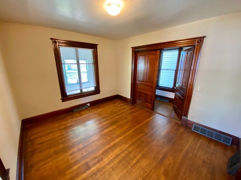 Building Photo - 710 Division St