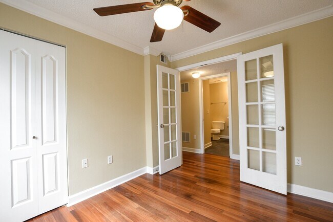 Building Photo - Miriada Condominums - 3 Bed 2 Bath for Ren...