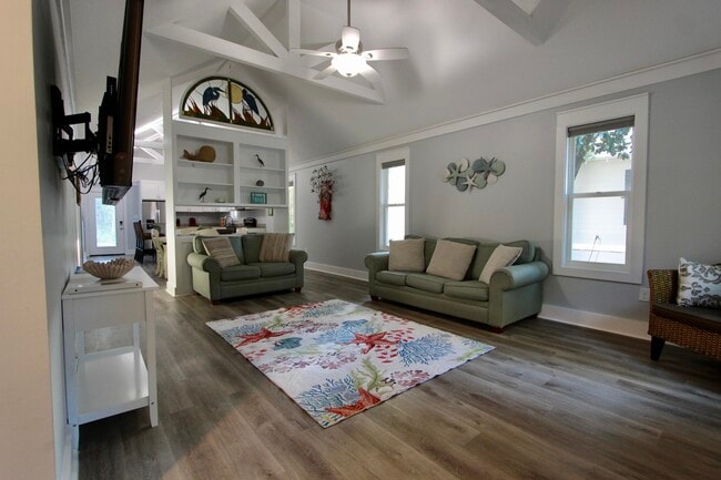 Building Photo - 8 Sally Ln