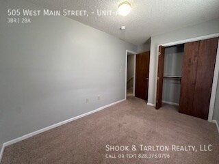 Building Photo - 505 W Main St