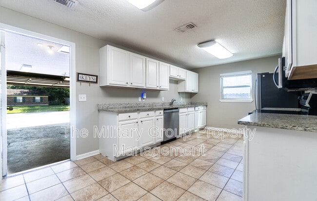 Building Photo - 4142 Oriely Dr W