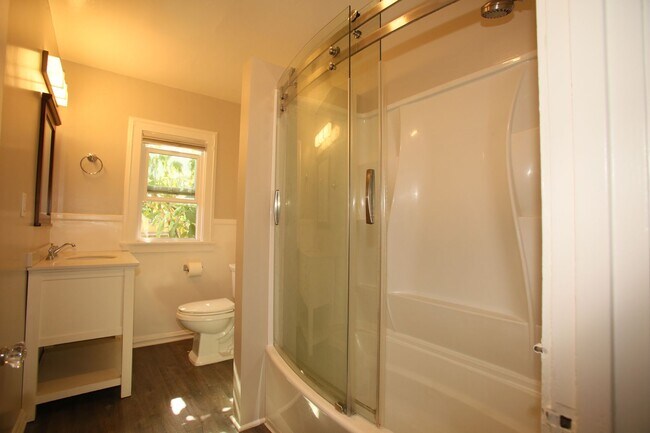 Building Photo - Laurel Street Triplex