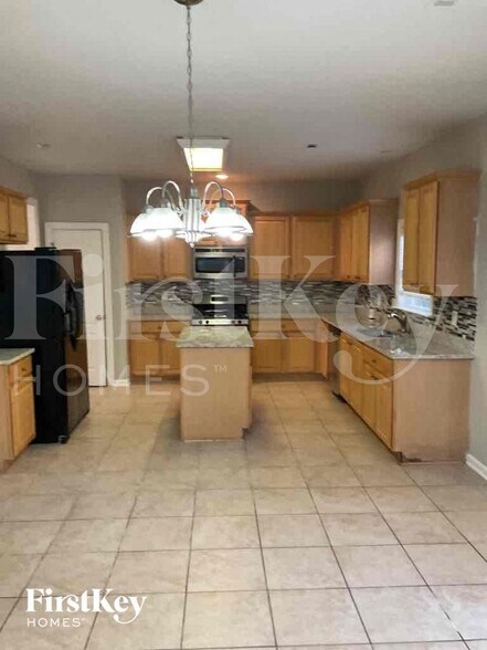 Building Photo - 670 Golden Meadow Dr