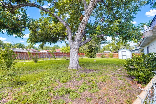 Building Photo - 271 Wayside Dr