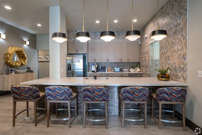 Building Photo - 3300 Oak Creek Dr