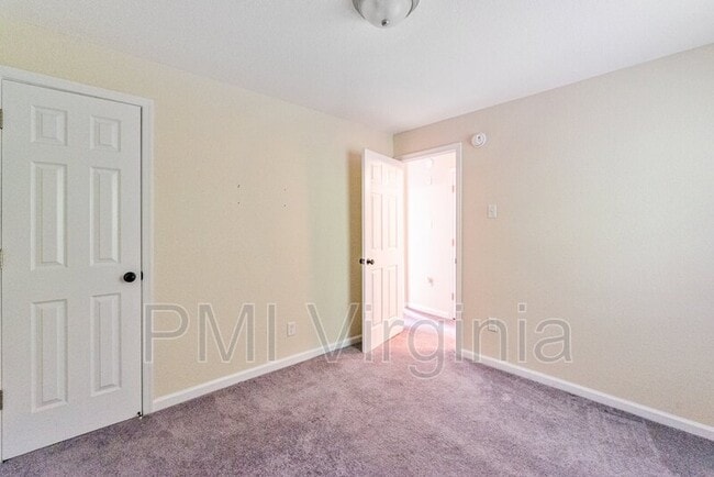 Building Photo - 68 Carver Cir