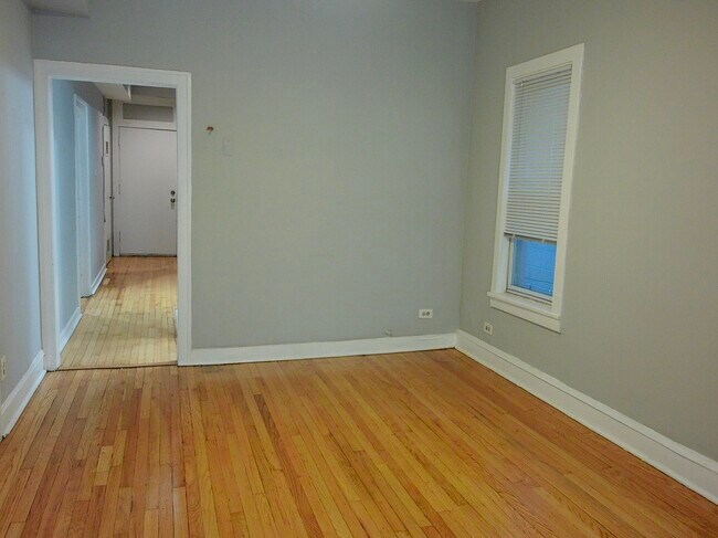 Building Photo - 937 N Ashland Ave