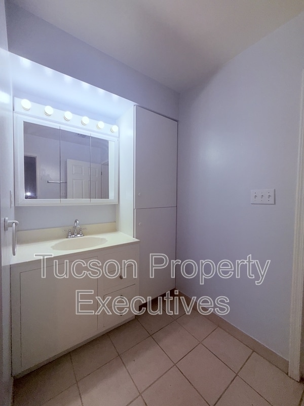 Building Photo - 4741 E 2nd St