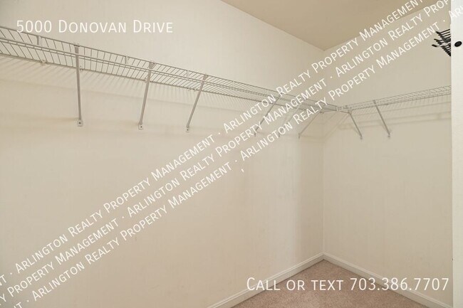 Building Photo - 5000 Donovan Dr
