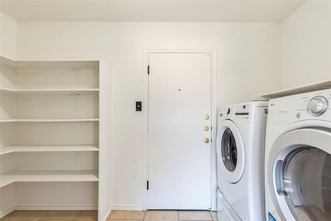 Building Photo - 17924 Narsitin Ln