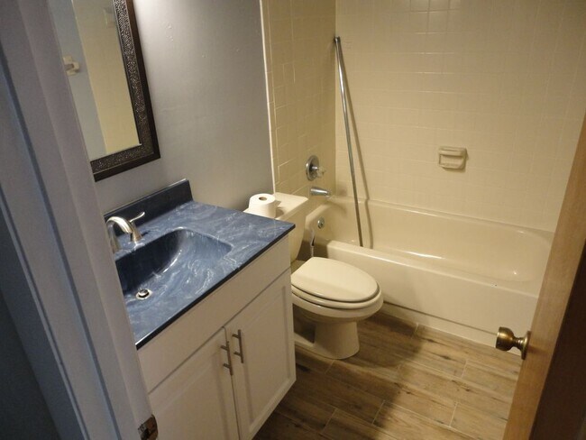 Building Photo - Nice TownHOME PENDING APPLICATION