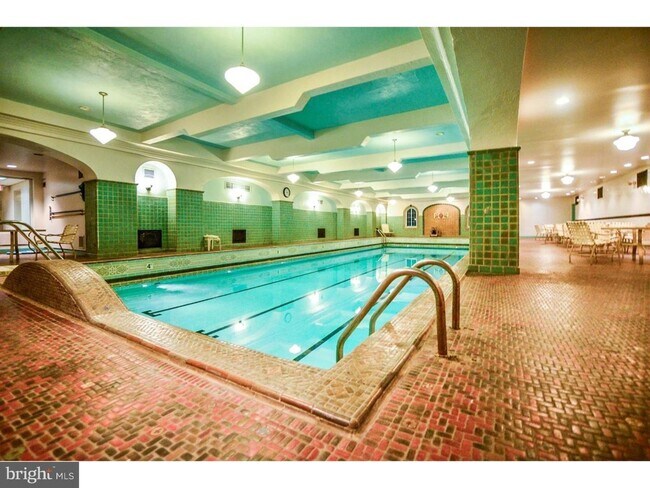 Building Photo - 4625 Pine St