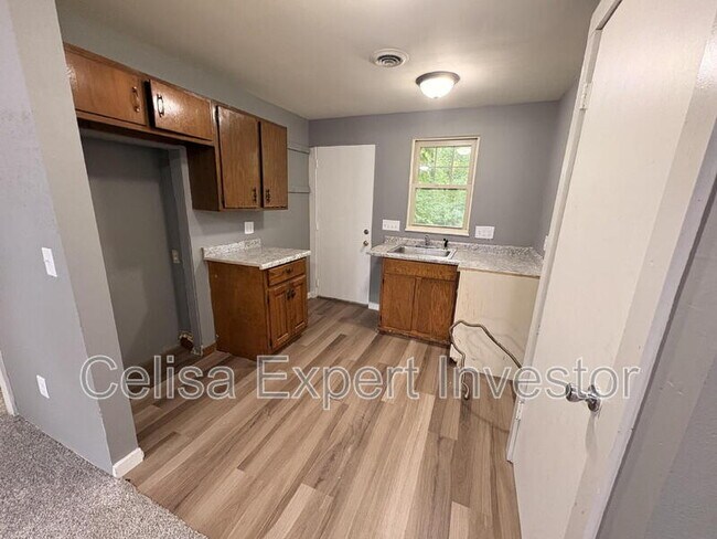 Building Photo - 1419 Huestis Ave