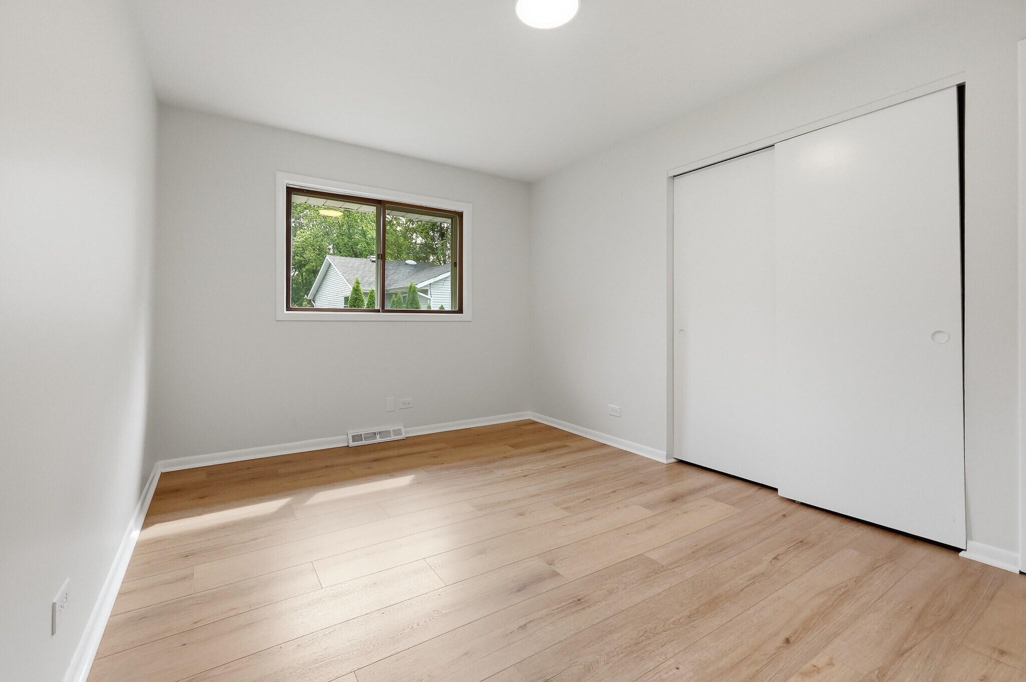 Building Photo - 849 Pear Tree Ln