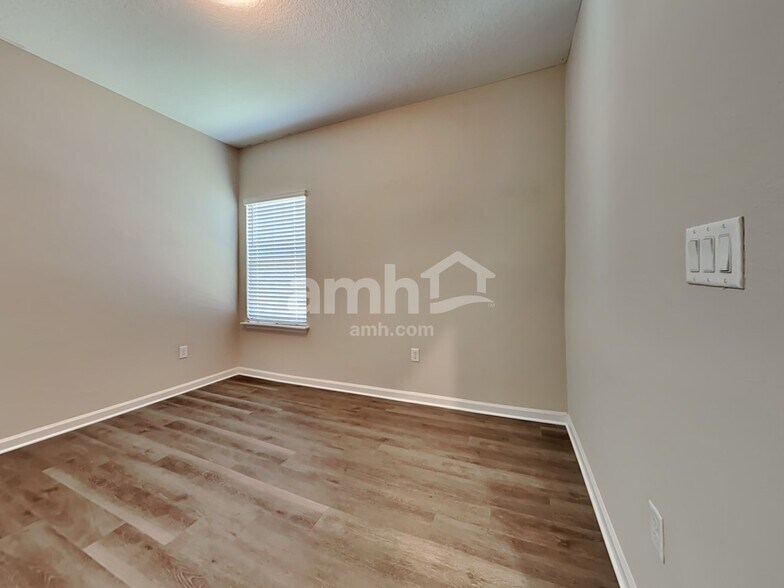 Building Photo - 225 Stone Arbor Ln