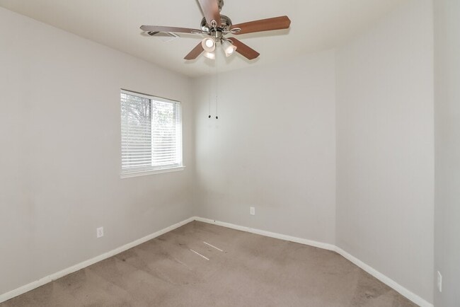 Building Photo - 5915 Ranch Riata Ct