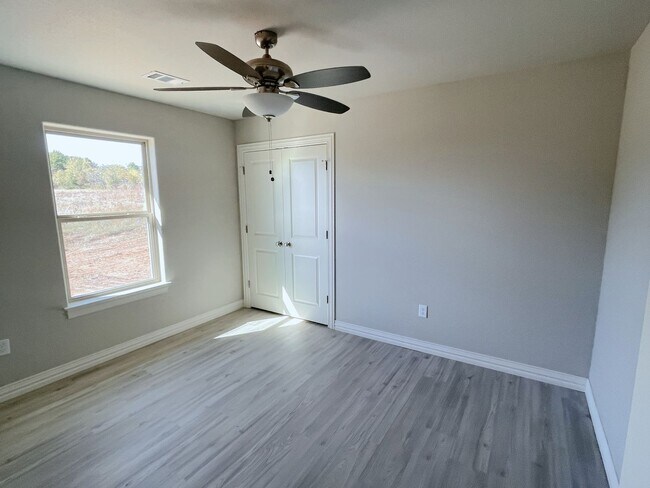 Building Photo - Charming 3 bedroom 2 bathroom duplex in Si...