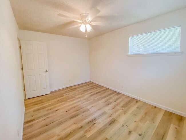 Building Photo - Beautiful 2 Bedroom in East Ridge, TN!