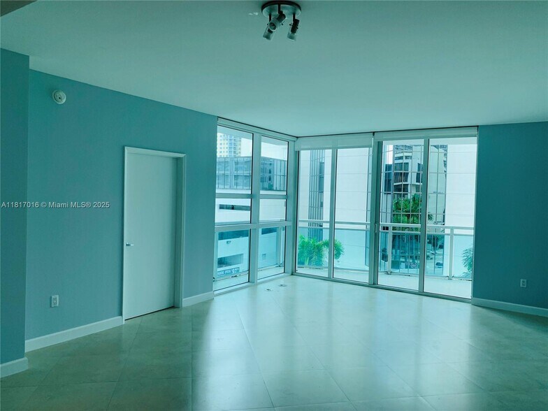 Building Photo - 951 Brickell Ave