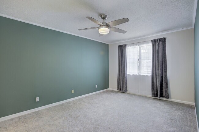 Building Photo - Townhome on Southside