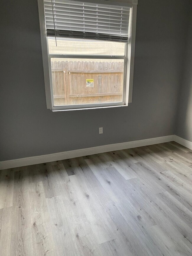 Building Photo - 1341 Flaxwood Ave