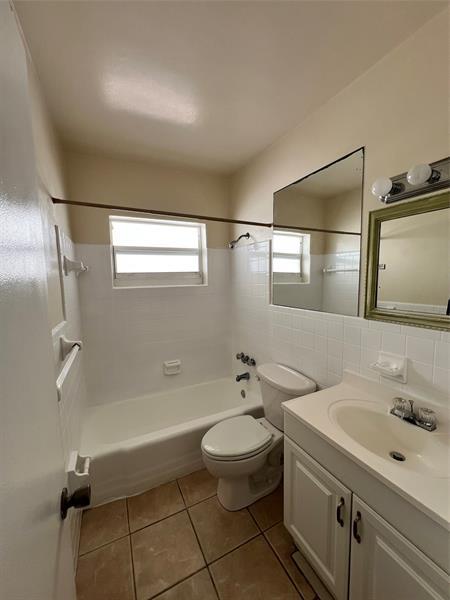 Building Photo - 4540 Bougainvilla Dr