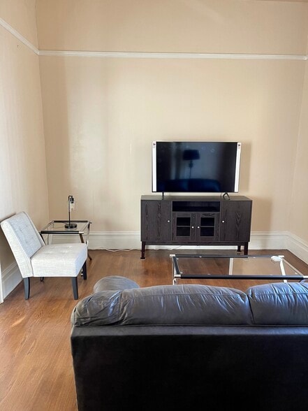 living room - 1231 E 19th St