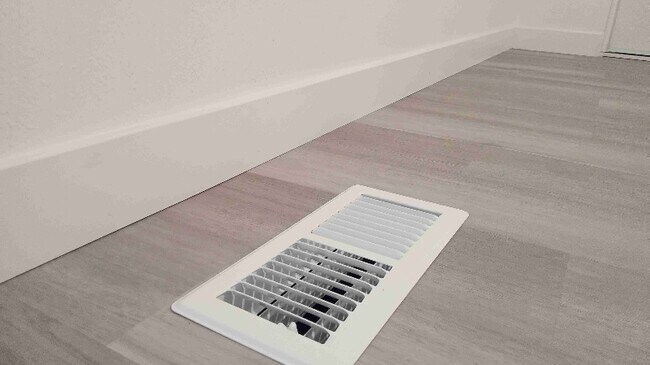 Building Photo - 200 W 1st St