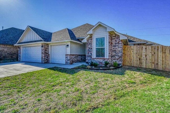 Building Photo - Beautiful Newer Construction Home in Stone Lake!
