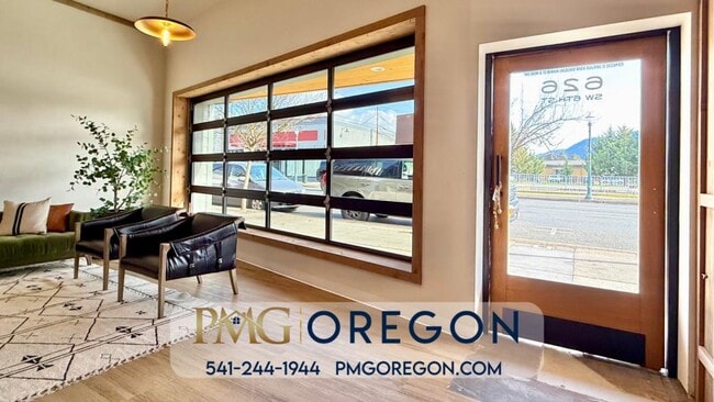 Building Photo - 626 SW 6th St