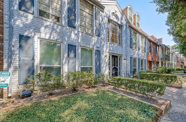 Building Photo - 478 N Post Oak Ln