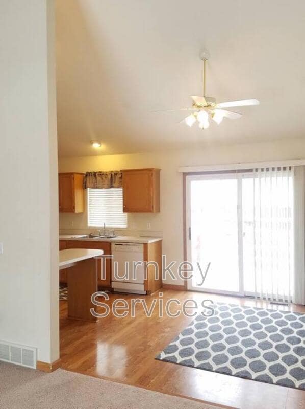 Building Photo - 1121 Devon Dr