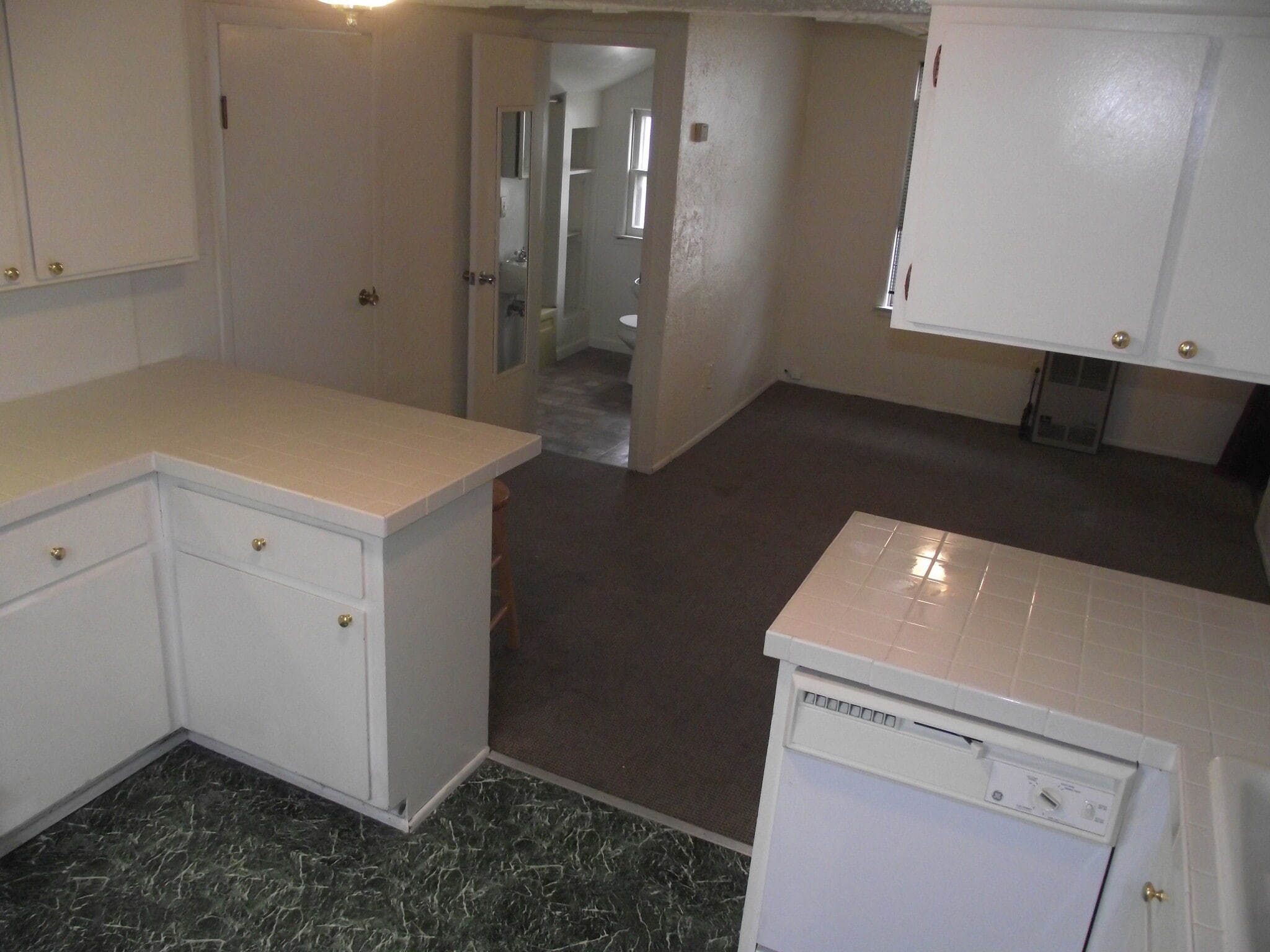 Building Photo - 403 E Saratoga St