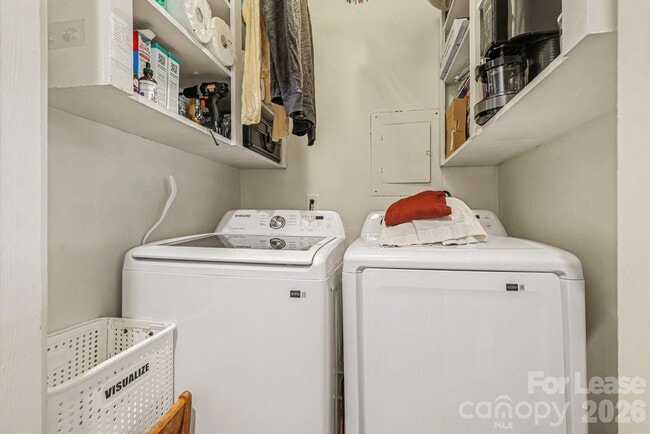 Building Photo - 2120 Rocky Knoll Dr