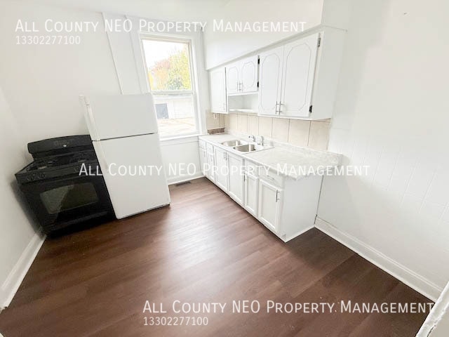 Building Photo - 3292 W 98th St